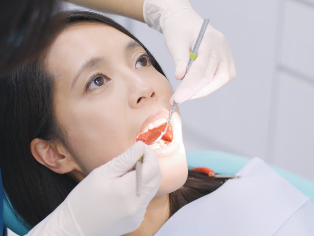 Mechanics Behind Teeth Whitening Strips